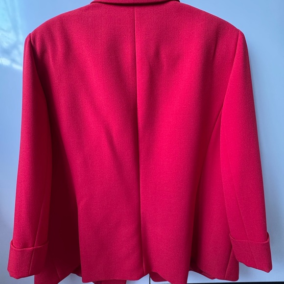 Tahari Women's Red Blazer. NWOT. Size 16 W Petite fit. - Picture 2 of 5
